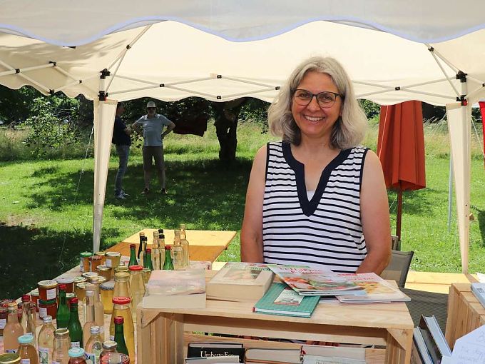 Sylvia am Stand des Generationentreffs Stockhausen-Schadges. © Carsten Eigner