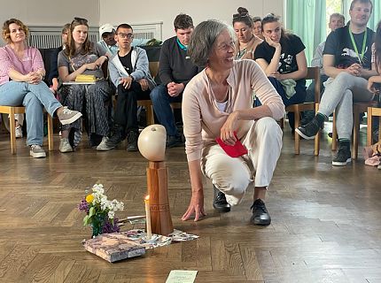 Sonja Zausch mit dem neuen Wanderpokal