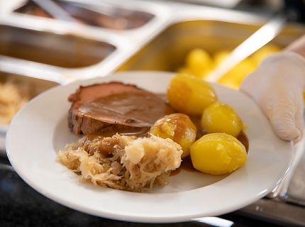 Ein Teller mit leckerem Essen