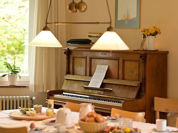 Klavier im Wohnzimmer des Wiesenhauses